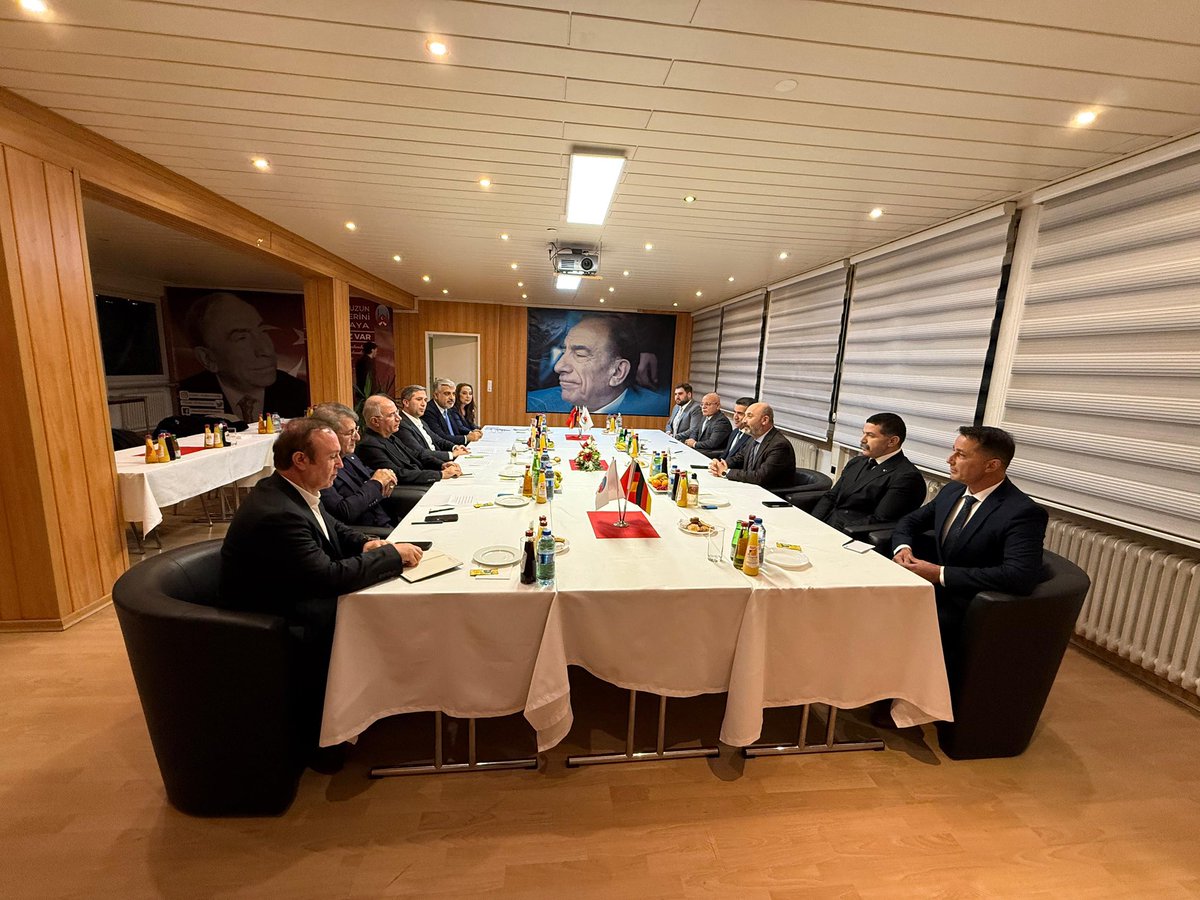 efkanala's tweet image. 📍Frankfurt&apos;ta Türk Federasyonu Ziyareti
Gurbetteki varlığımızın en güçlü temsilcilerinden Türk Federasyonu&apos;nu ziyaret ettik. Türk Federasyonu&apos;nun, milli ve manevi değerlerimizi yaşatma, Türk-İslam ülküsünü yurt dışında yaşatan çalışmaları nedeniyle kendilerini tebrik ediyorum.…