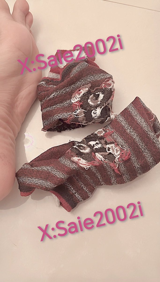 saie2002i's tweet photo. تو راجعه البيت ورجولي معرقه وشرابي فايحة ريحته ابي كلب ينظفها👠💦 https://t.co/PbQUCJSs7p