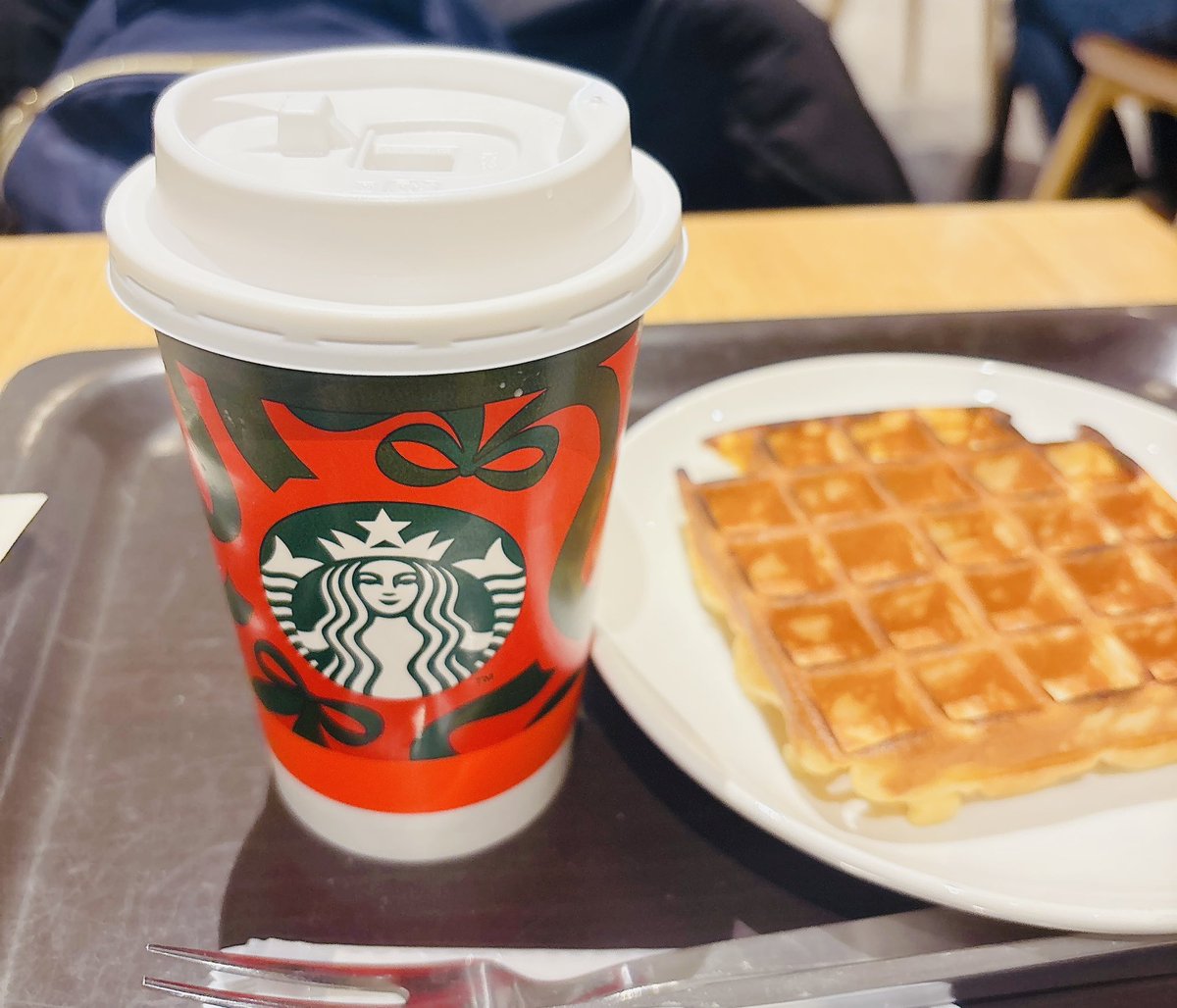 mee_meecos's tweet photo. 食べてばかりの週末😅
久しぶりにタリーズに行ったら、タリーズのラテの足が私好みだったことを思い出しました💕 https://t.co/R2c46yHBQ0