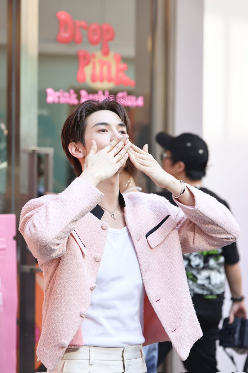 jinnyjinnyja's tweet image. กระโดดรับจูบมาเต็มๆเลย

MAXKY X DONUT DISTURB

#BioActivexMaxky

#maxky_rp #แม็กกี้รชต