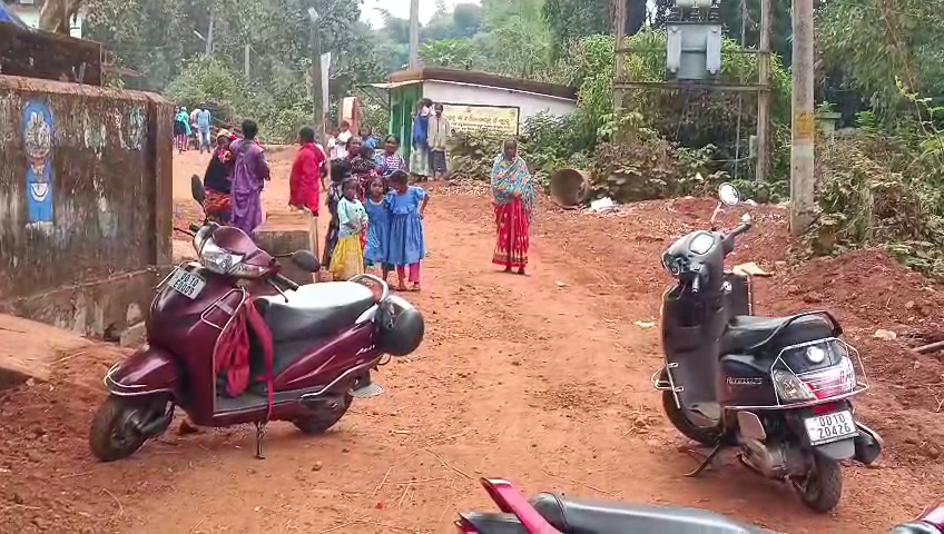 otvkhabar's tweet image. #ନିଖୋଜ_୨୦_ଛାତ୍ର_ଉଦ୍ଧାର
-କୋରାପୁଟ: ଲଙ୍କାପୁଟ ହାଇସ୍କୁଲ୍ ହଷ୍ଟେଲ୍‌ରୁ ନିଖୋଜ ୨୦ ଛାତ୍ର ଉଦ୍ଧାର
-ଛାତ୍ରଙ୍କୁ ଉଦ୍ଧାର କଲେ ଅଭିଭାବକ ଓ ସ୍କୁଲ୍ କର୍ମଚାରୀ
-ଛାତ୍ରଙ୍କୁ ଉଦ୍ଧାର କଲେ ଅଭିଭାବକ ଓ ସ୍କୁଲ୍ କର୍ମଚାରୀ
#Student #MissingStudent #Odisha #OTV #Koraput