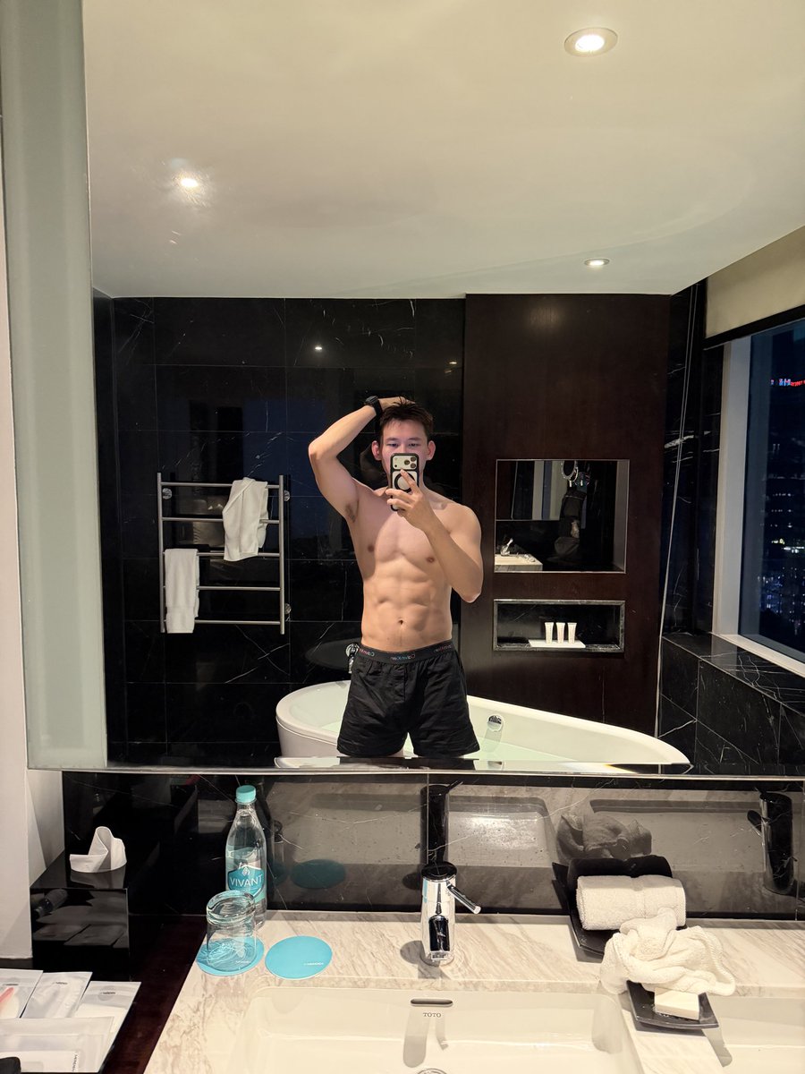 偶爾會想穿一下寬鬆四角褲，雖然真的不好看，但就是超舒服😂 會有人懂嗎🥹