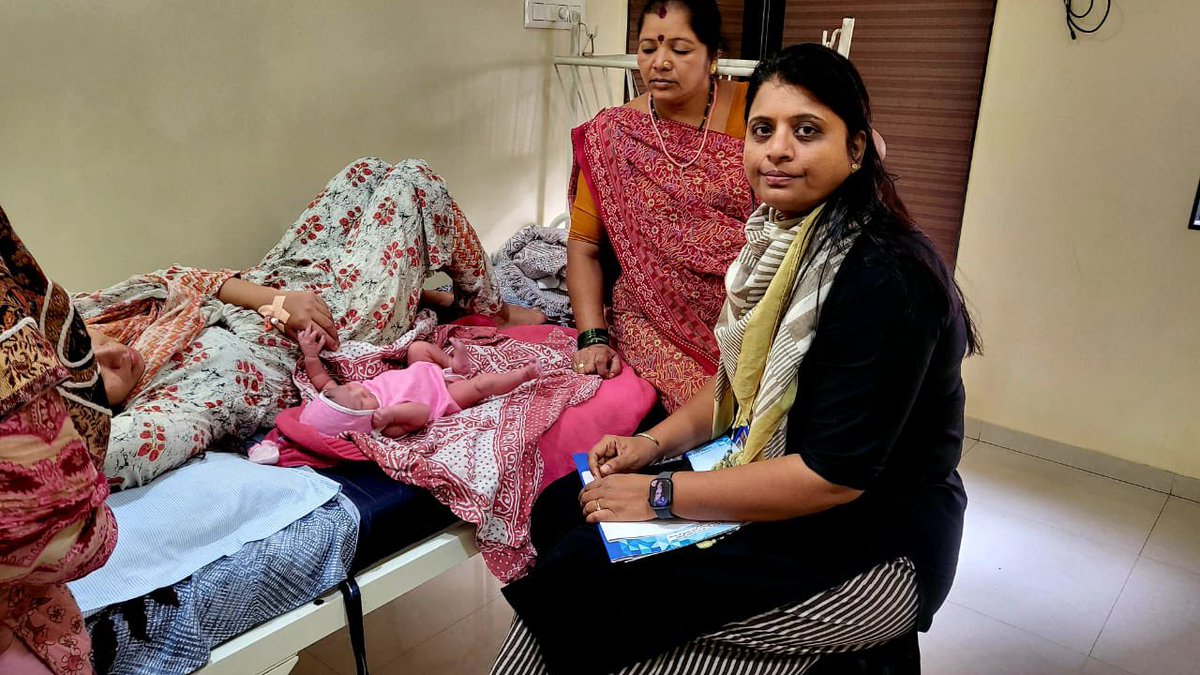 AmdavadAMC's tweet image. નવજાતના આરોગ્ય માટે અમદાવાદ મ્યુનિસિપલ કોર્પોરશન – રાષ્ટ્રીય બાળ સ્વાસ્થ્ય કાર્યક્રમ (RBSK)  હેઠળ સંવેદનશીલ કામગીરી: HBsAg પોઝિટિવ માતાના 0-દિવસીય નવજાત શિશુને યોગ્ય સારવાર, પ્રિવેન્ટિવ મેનેજમેન્ટ અને નિષ્ણાત દેખરેખ સુનિશ્ચિત કરવા માટે ખાનગી પ્રસૂતિગૃહથી સરકારની ટેરેટરી કેર…