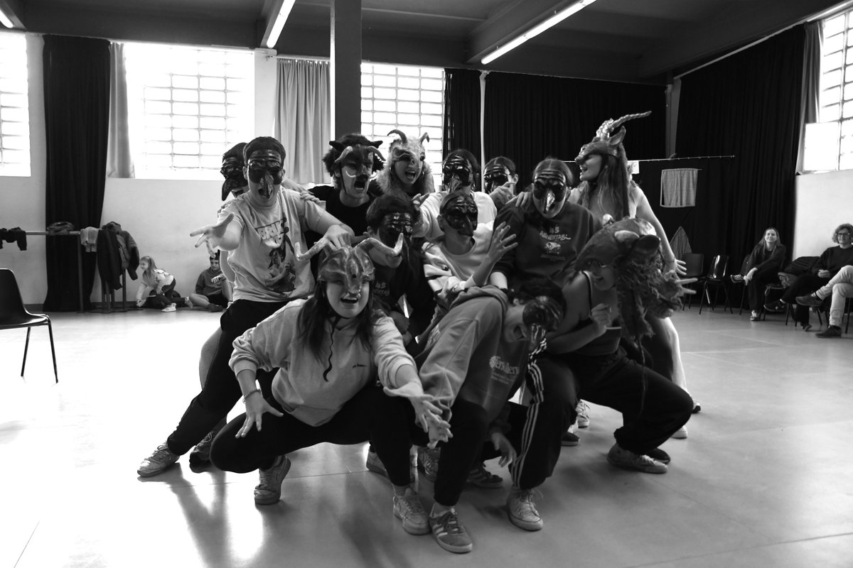 ELS PASTORETS 😈

Arrenquem desembre amb energia 🔥
El repartiment fa setmanes que s’hi deixa la pell als assajos per donar-vos el millor.
Ja teniu les entrades? 💥✨

ENTRADES ➡️  buff.ly/c5QOjhc
📸 Cristina Torres

#Pastorets #Farandula #Sabadell #Nadal #Tradicions