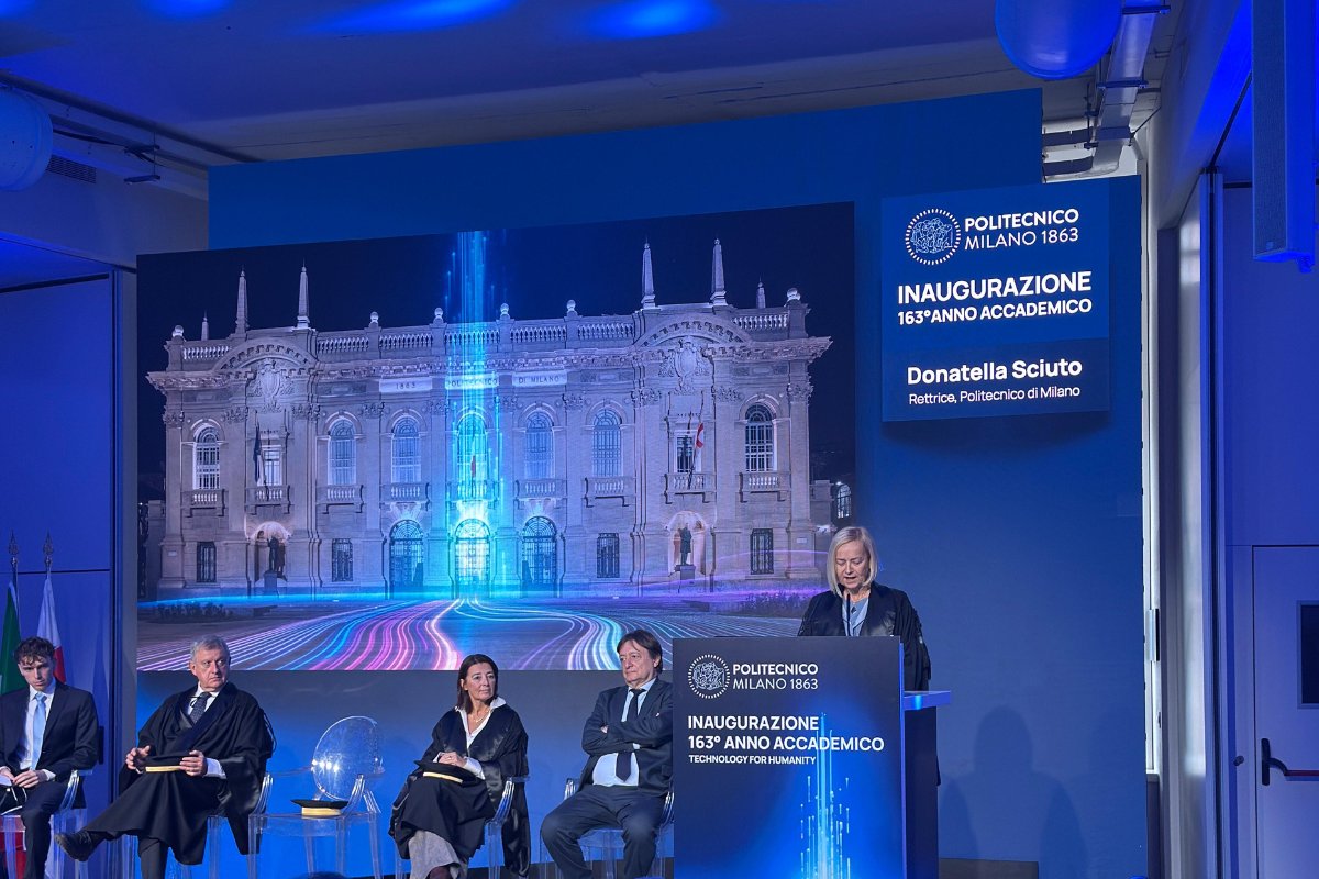 “In una realtà disgregata come quella odierna le istituzioni politiche e culturali, e tra esse le università, faticano nel ricucire un’immagine di insieme che dia un senso al cambiamento in corso. Da qui la metafora del filo scelta per questa inaugurazione”.