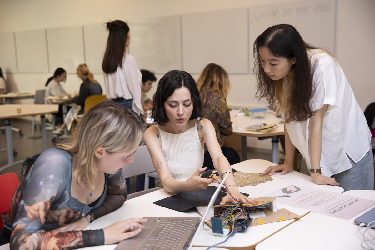 “Gli atenei di tutto il mondo hanno un compito fondamentale: tenere vivo l’esercizio del pensiero critico, ricucire le fratture e tessere una trama che dia significato al domani proprio a partire dalle nuove generazioni”.

#Polimiinaugurazione <a href="/donatellasciuto/">Donatella Sciuto</a>
