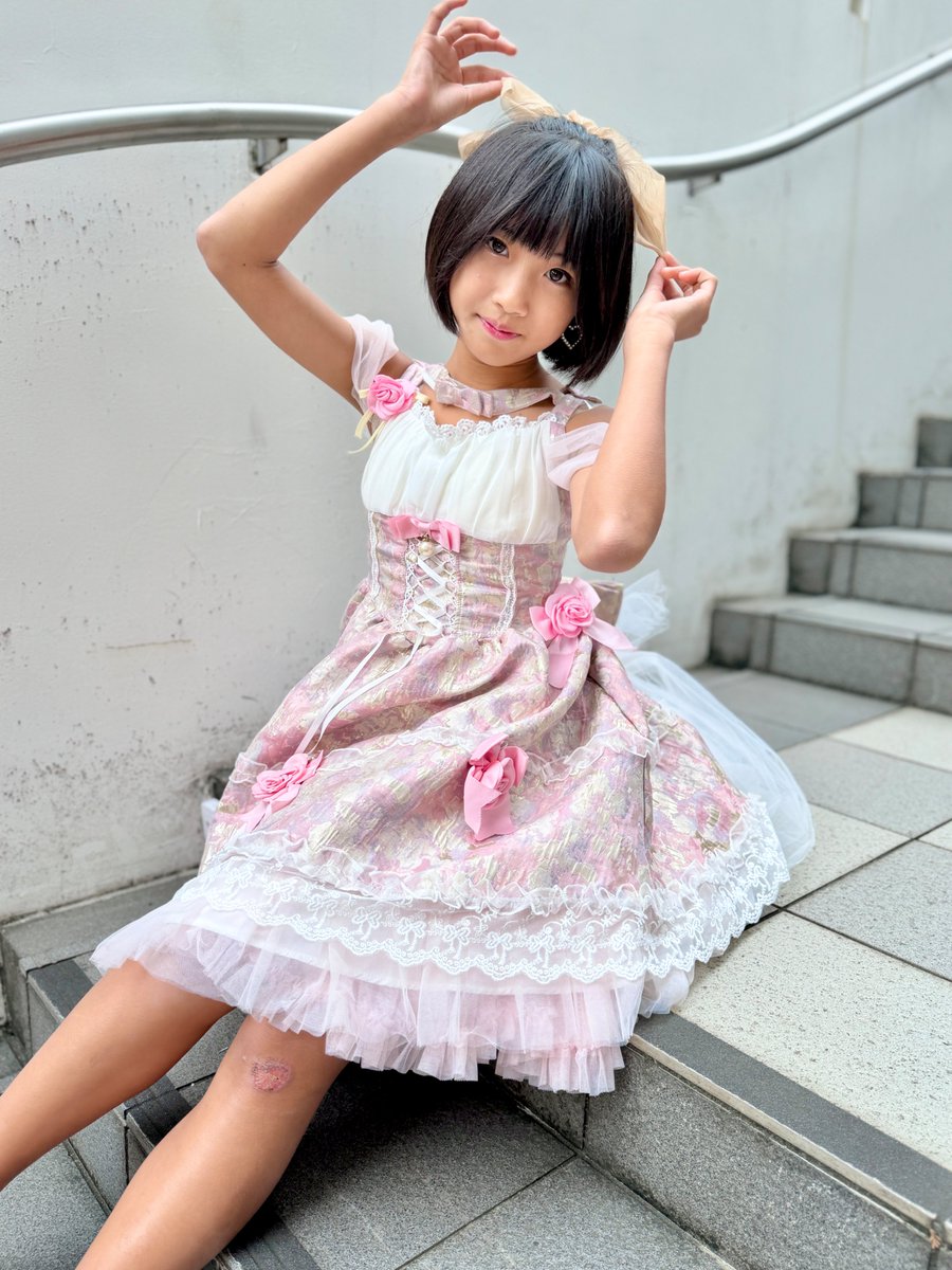 リボンをつかむポーズもいいですね Loveliちゃんかわいいです！ 2025年
