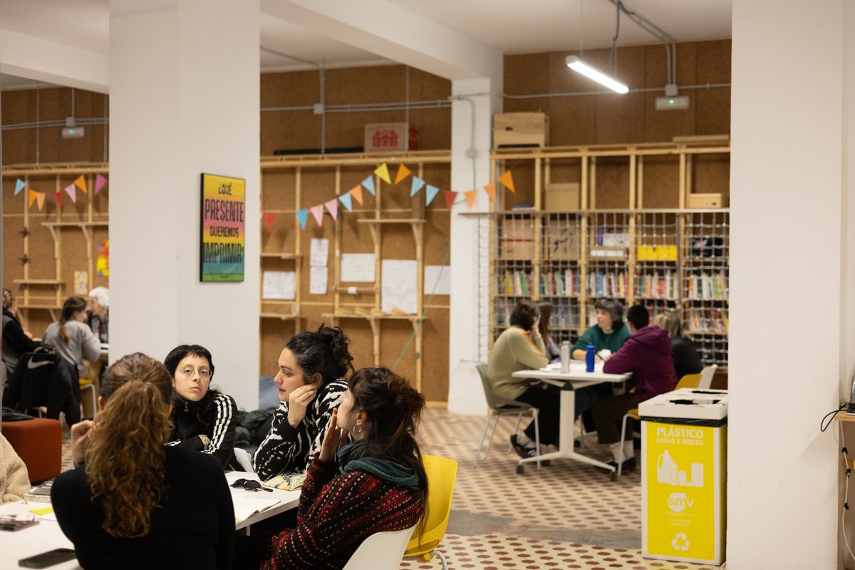 ConsorcioMuseos's tweet photo. 📢 'Entender el presente. Investigación, mediación y producción’ seminario #PermeaObert el 4 y 5 de diciembre en el @centredelcarme
Con la participación de Roser Sanjuan abordaremos proyectos de mediación artística desde la investigación colectiva.
https://t.co/aoN9S0qg9B https://t.co/2JUtmQVYhH