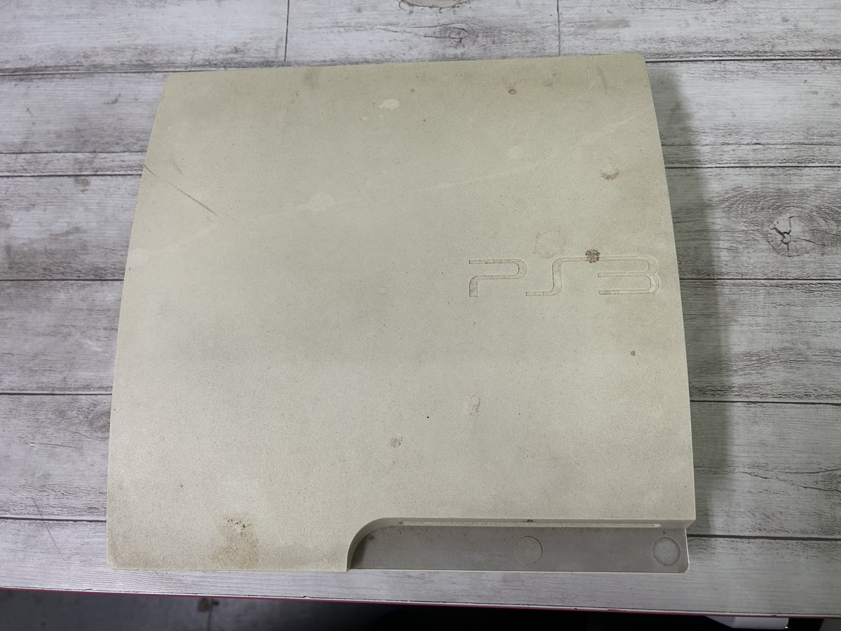 null_null33's tweet image. そこら辺に落ちてたPS3を直して車載専用PS3にしたいと思います