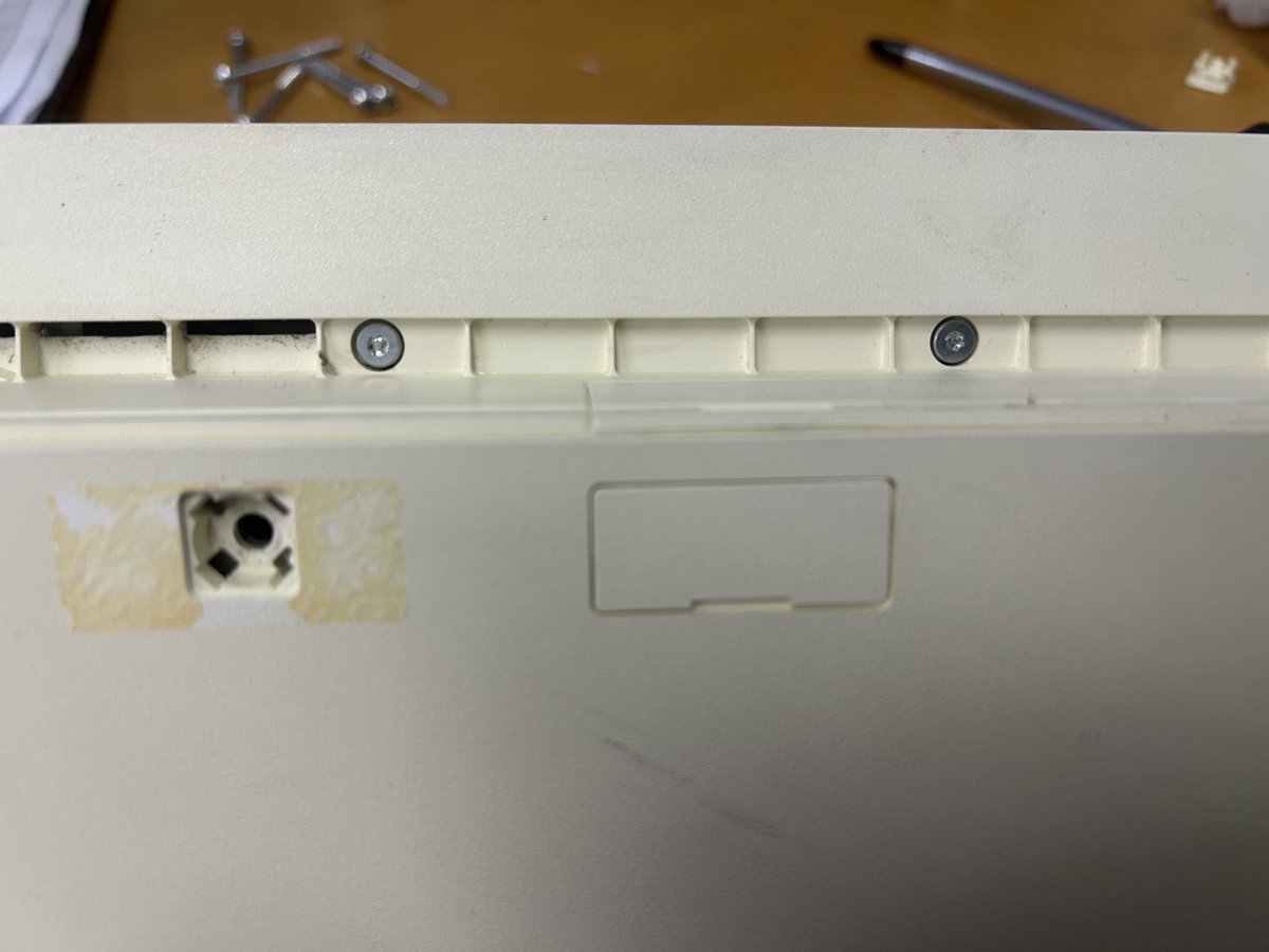 null_null33's tweet image. そこら辺に落ちてたPS3を直して車載専用PS3にしたいと思います