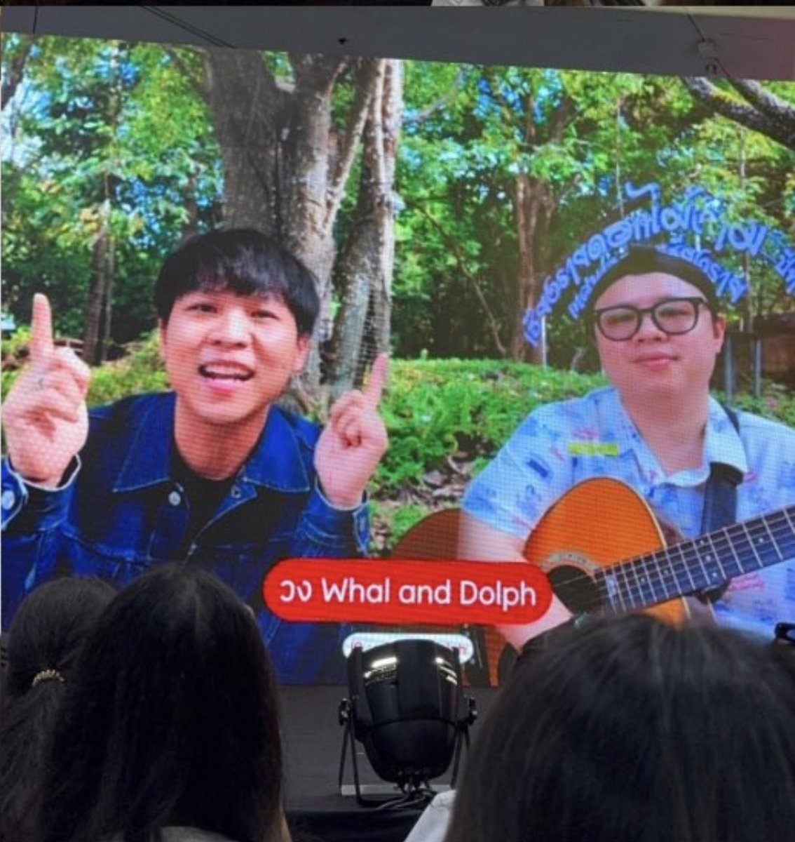 ปีที่แล้วพี่ๆ whal &amp; dolph ได้มาร่วมอวยพรน้องมาร์คคริส
แต่ปีนี้พี่ๆ whal &amp; dolph จะได้มาเล่น mini concert ที่งานวันเกิดมาร์คคริส 💙💙💙👏🏻👏🏻👏🏻 ฟินนนนนนนนมากกกกกก

#MARCKRIS
#23rdMARCKRISquare
#whalanddolph