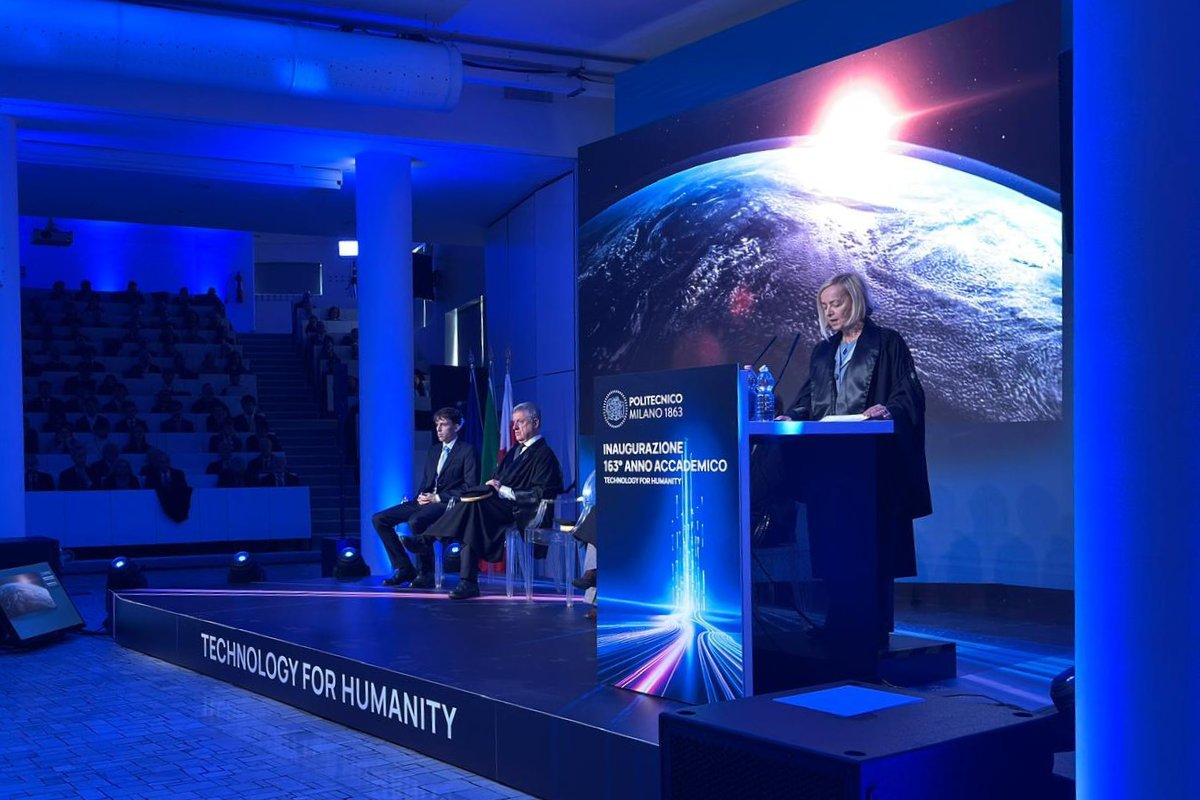 “Il futuro non è qualcosa che accade: è qualcosa che si progetta e si realizza insieme, riaffermando quel senso di coesione, di ottimismo e di fiducia che è motore del progresso in cui crediamo. Da qui intende partire il nuovo Piano Strategico 2026-2028 del Politecnico di