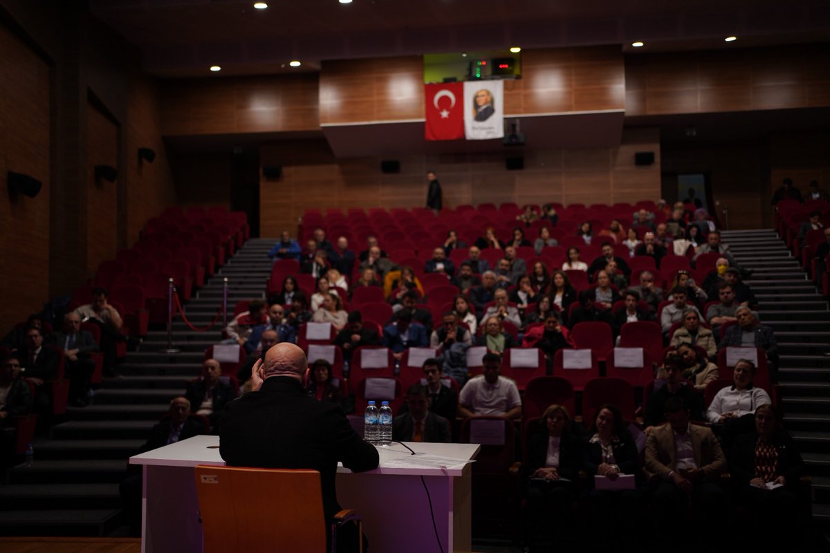 ZPSisli's tweet photo. Şişli İlçe Başkanlığımıza bağlı Zafer Şişli Akademi’nin 2025 yılındaki son konferansı, 30 Kasım 2025 tarihinde başarıyla gerçekleştirildi. Saygı duruşu ve İstiklal Marşımızın okunmasıyla başlayan program, İlçe Başkanımızın açılış konuşmasının ardından Sayın Dr. Mustafa Tahir Öztürk’ün Siyasal İslam – Allah ile Aldatma içerikli sunumuyla devam etti. Yoğun ilgi gören konferans, Şişli’de yaktığımız Zafer Meşalesinin gücünü bir kez daha gösterdi.
@umitozdag 
@KerimSDemir 
@mtahirozturk 
@zaferpartisi 
@zpsisligenc