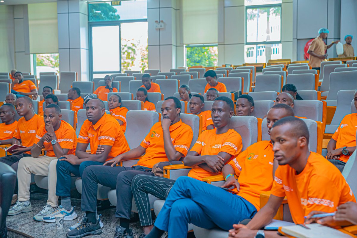 CityofKigali's tweet image. Kuri uyu wa Mbere mu Cyumba cy’Inama cy’Umujyi wa Kigali, habereye ibiganiro byahuje urubyiruko ruyoboye urundi kuva ku rwego rw’Umurenge kugera ku rwego rw’Umujyi wa Kigali, ndetse n’abakoresha imbuga nkoranyambaga (social media influencers) ku ruhare rwabo mu kurwanya ihohotera…