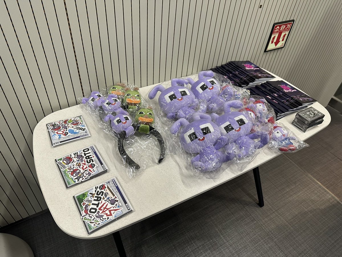 CatPersonL tweet media