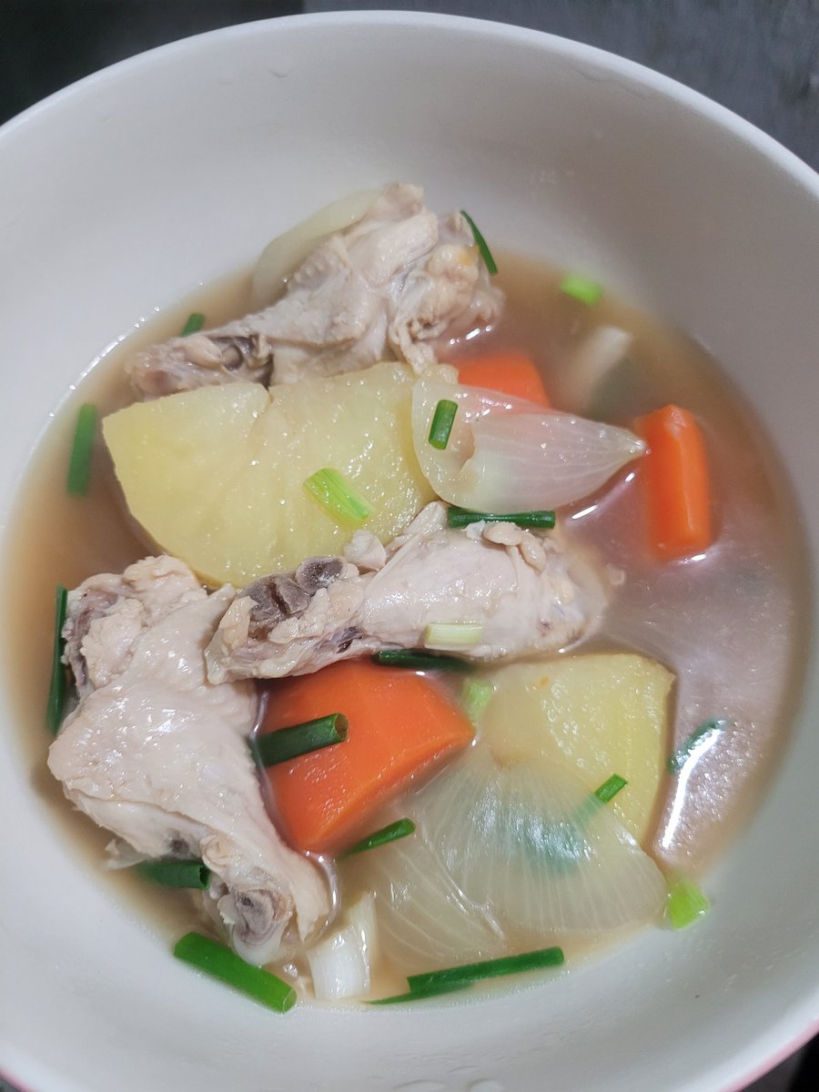 manualshutter07's tweet image. #ทำกับข้าวให้แม่ ต้มซุปไก่มันฝรั่ง (ซดน้ำซุปเผ็ดหอมพริกไทยร้อนๆไล่หวัดไล่น้ำมูกกันหน่อย)