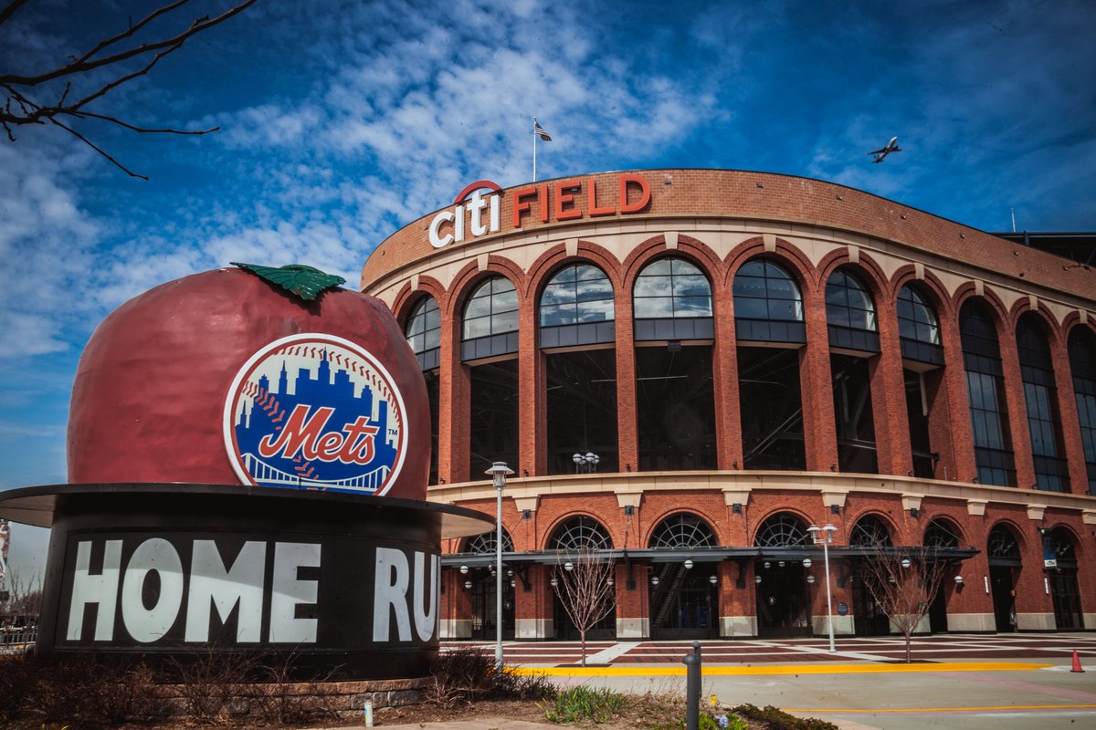 GilbertKElisa's tweet photo. The Subway Series: NYC Stadiums
River Avenue & Willets Point
#GilbertKingElisa #Grandconcourse #landscape #baseball #pelota #NYYankees #NYMets #construction #art #beauty #Bronx #Queens #cityscape https://t.co/lOhWVqhURL
