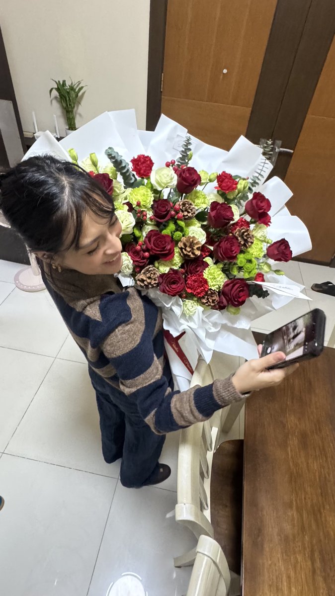 SierraMadreeee's tweet image. Alam na niya kaagad kanino galing 😂