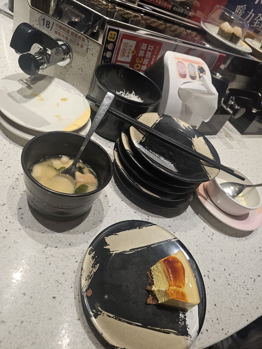 Sakurabbit_VT's tweet photo. 哇賽賽吃這麼多又要被罵拜金了哈 https://t.co/la9LTGksXt
