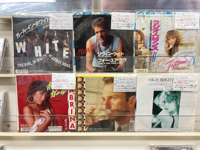 7インチ入荷しました〜。 88〜89年の洋楽ポップスで何故か見本盤多め