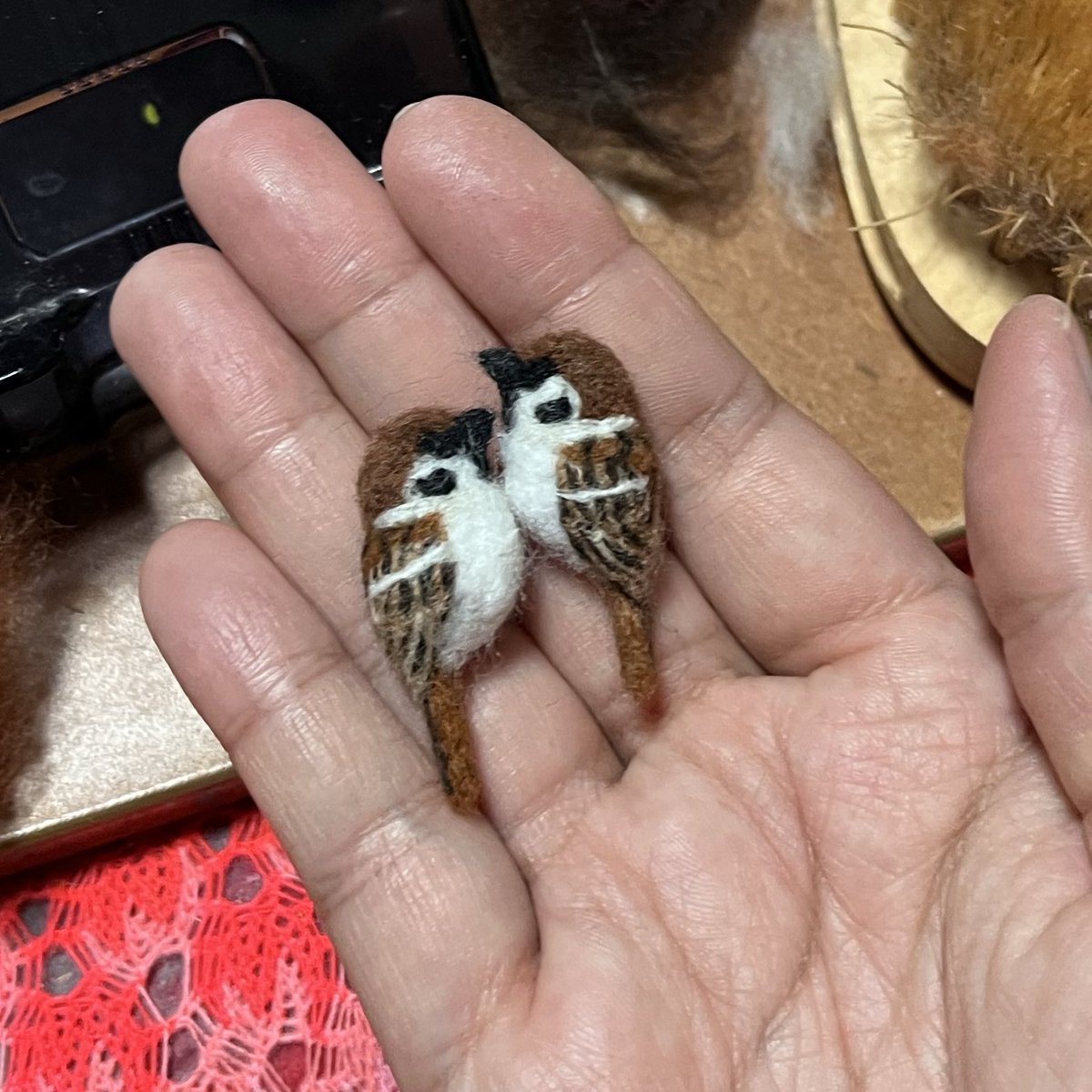 morimomorita's tweet image. 今日は2羽模様入れまで出来ました！明日はキジトラ猫か植毛のラグドール作りたい