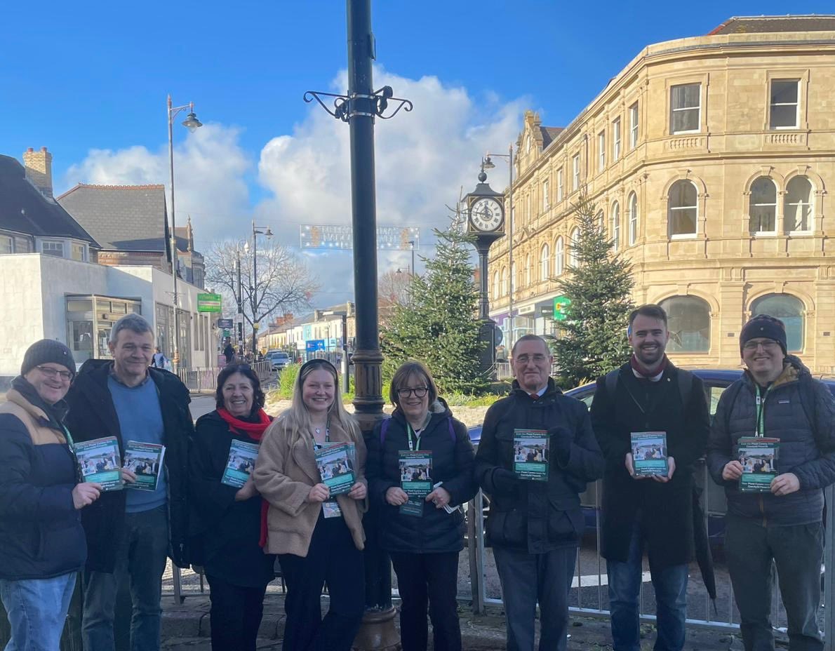 Cawsom groeso cynnes iawn ar y stepen drws ym Mhenarth ddoe.☀️🌊☕️ 

Mae pobl yn amlwg yn anhapus gyda'r Blaid Lafur. Dwi'n falch o fod yn sefyll dros Blaid Cymru, ac yn barod i gynnig dewis cadarnhaol yn etholiad y Senedd fis Mai nesa!