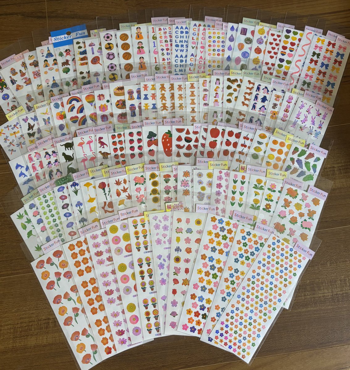 stickerfun_okym's tweet image. 📖✨今日は 手帳の日 ✨📖
手帳にちょうどいい“貼りやすいサイズ”のシール🍓🍀😊
オススメなのがオーロラシール✨

小さなマークにも、気分上げたい日にも◎
いちご・クローバー・　ベアなど種類いろいろ！

購入はこちらから▼
stickerfun.jp

#奥山商会 #stickerfun #オクヤマ #シール交換