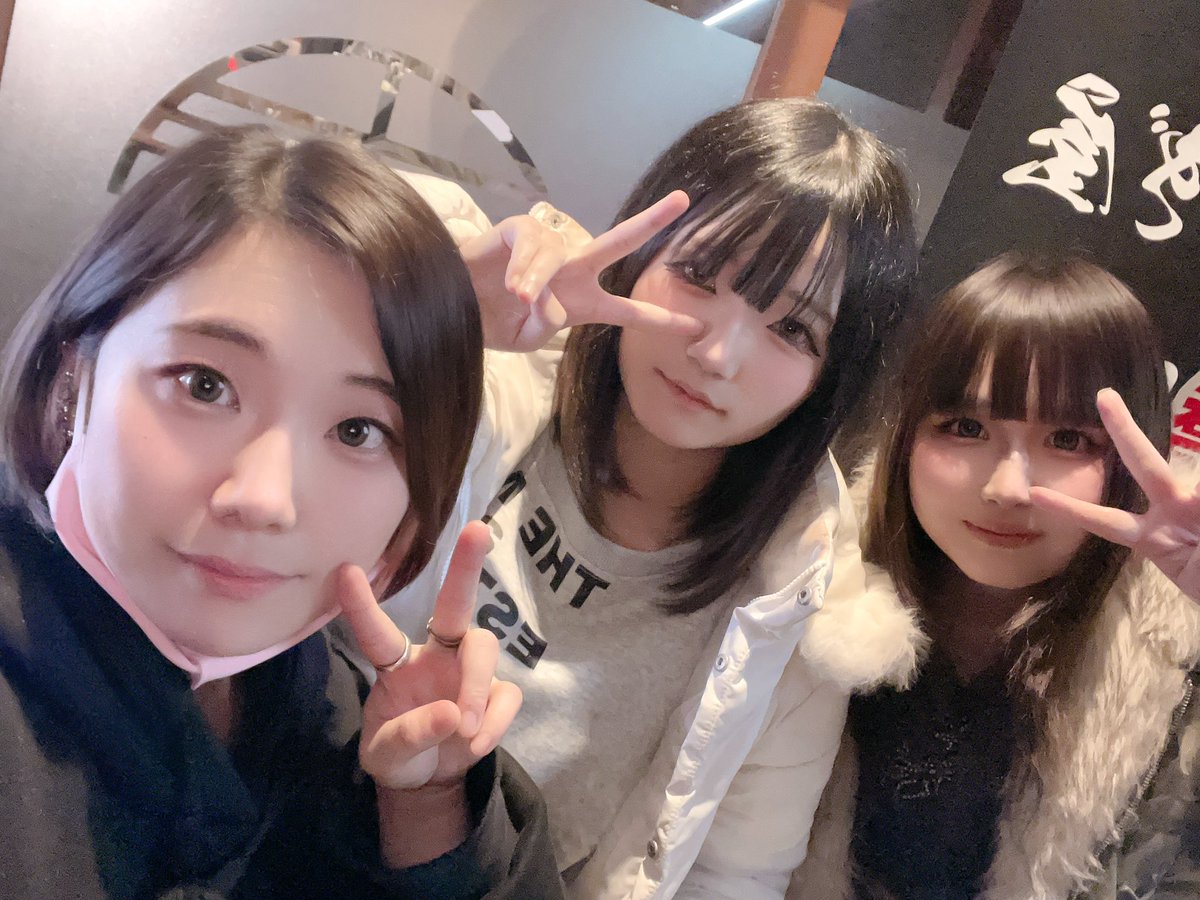gold_kie's tweet photo. 昨日はお店の忘年会でした·͜·ᰔᩚ

めっちゃ食べて飲んでってしてたらお腹はち切れそうなりました☹️笑
韓国料理好きすぎて🇰🇷

本日月曜日は営業してますよ💕
普段月曜日の方が来やすい方も、いつでも来れる方も
ぜひ遊びに来てください😊😊

沢山のご来店お待ちしております(*^^*) https://t.co/4Mt0GdbclK