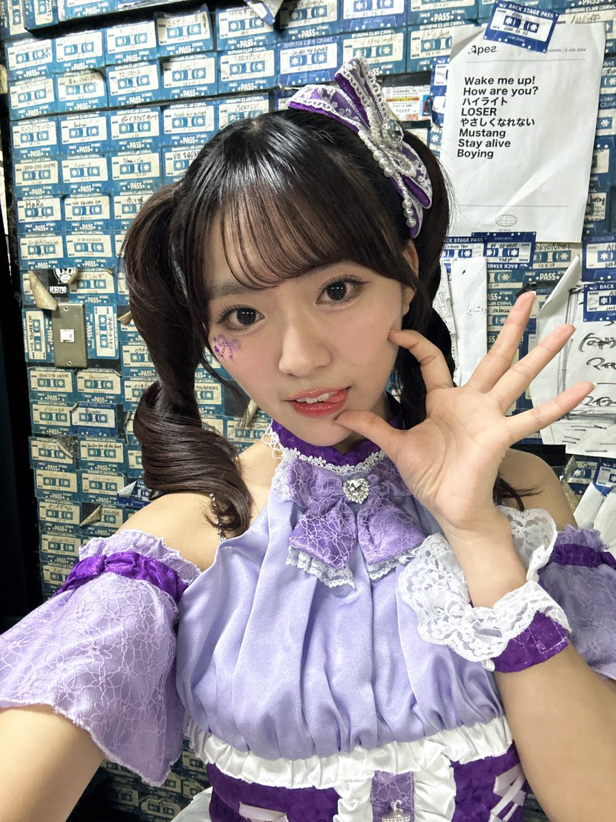 今日はこちら！！ さっき前髪切った✄ほんで今日はストレートおろし