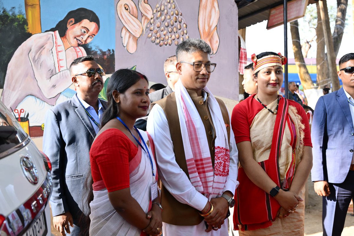 Pijush_hazarika's tweet photo. Today, I joined Hon'ble CM Dr. @himantabiswa Dangoriya at Kothiatoli in Nagaon for the dedication of the new 'Mama Bazar'. 

The market reflects the steady work of our mothers and sisters, who turn their skills and daily effort into products that support their families. Mama Bazar will give them a place to sell what they produce and strengthen their income.