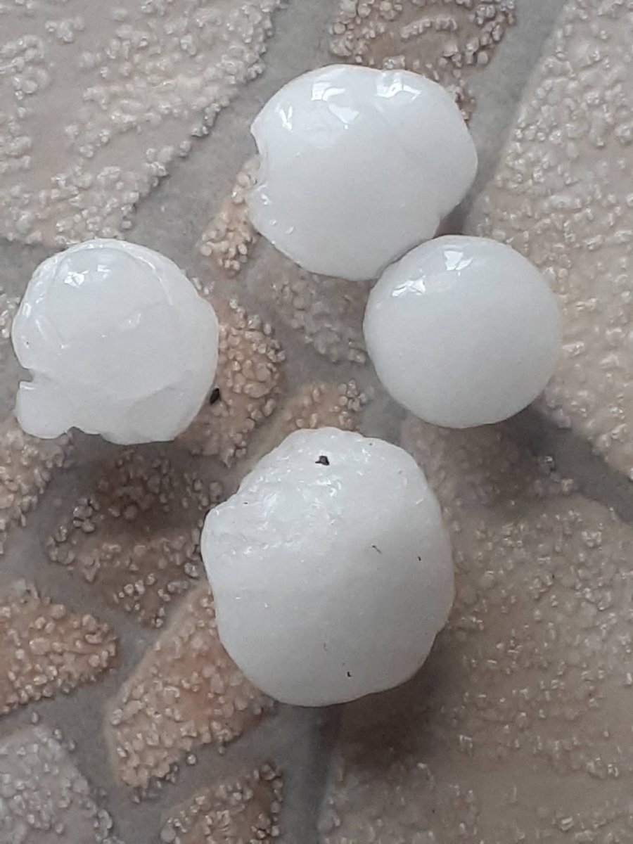 ReenvalSA's tweet photo. Vreeslike #donderstorm en toe #hael in #frankfort
📷Elsie Brits https://t.co/I4aJtIsMVs