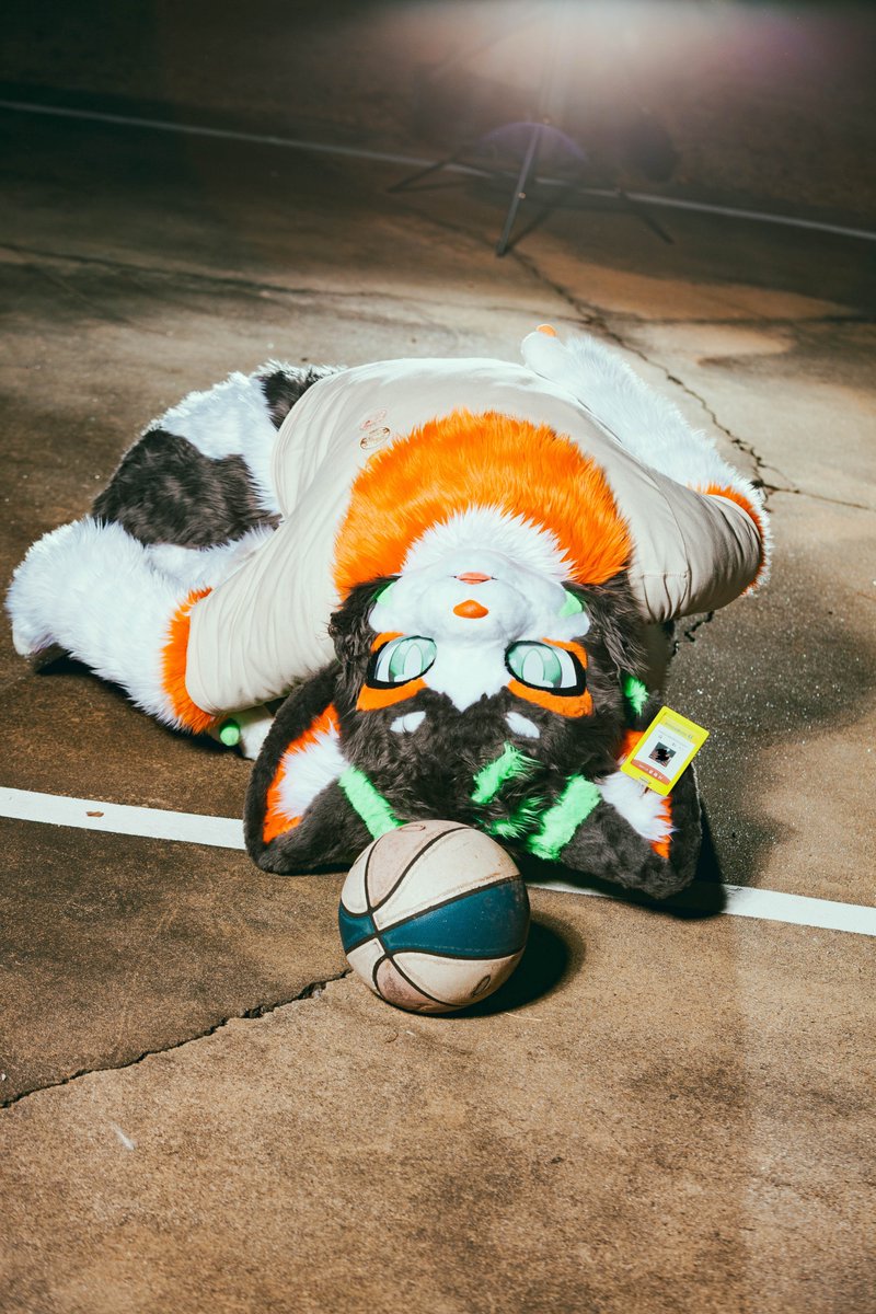 운동하기전에 허리 스트레칭부터..!

#FursuitEverday 
#MFM4 #MFM #미라클퍼리미트