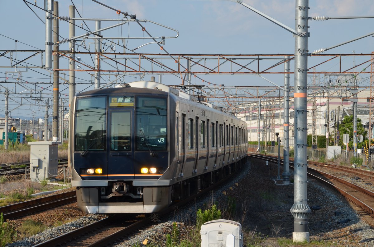 train_21c's tweet image. #321系デビュー20周年 僕が幼少期の頃はまさに新車と言う感じであった321系も20年とは。