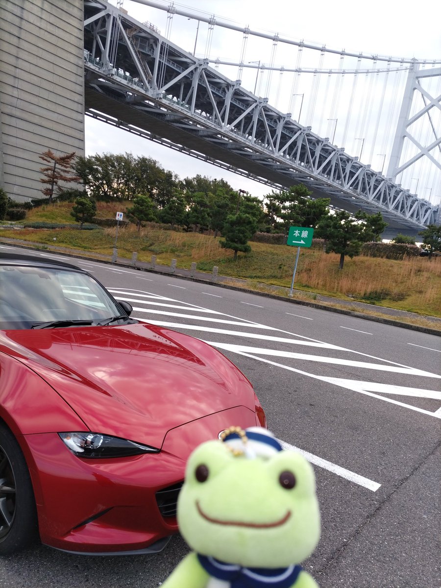 greenroadtopeac's tweet photo. お金に困らないと聞いて観音寺の銭形砂絵を見に行ってきたぞ🐸

背景が海やから綺麗で良かった
展望台までの道が細いらしいと効いて道の駅から歩いて行ったけど10分くらいで着いたぞ https://t.co/6zplzyc90n