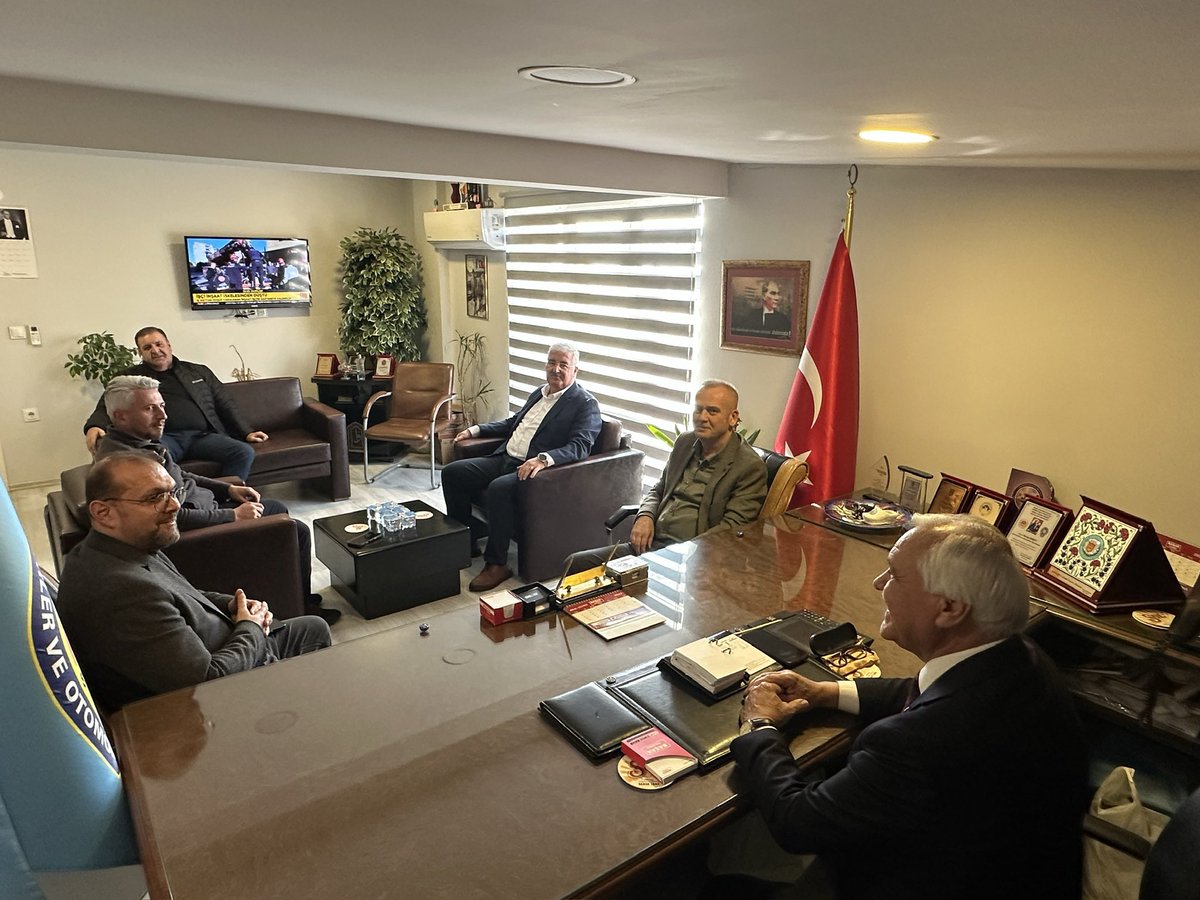 Silivri Şoförler ve Otomobilciler Odası Başkanımız Sayın Recep Akıcı’yı ziyaret ettik.

Dünya Şoförler Günü vesilesiyle,bir kez daha cefakar, vefakar ve çalışkan şoför arkadaşlarımı kutluyor hatasız, kazasız, belasız yolculuklar diliyorum.

İyi ki varsınız...