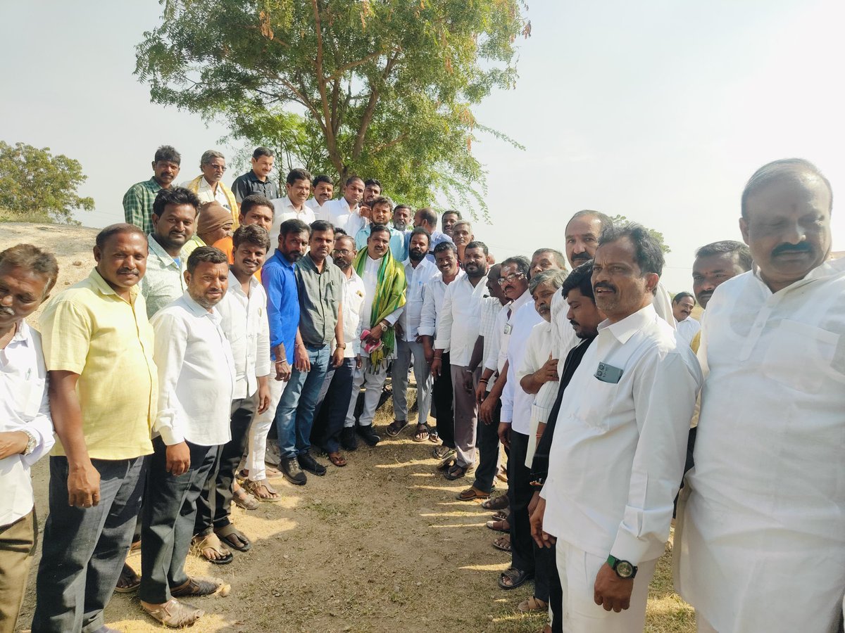 IlaiahBeerla's tweet image. ఆలేరు ఎమ్మెల్యే, ప్రభుత్వ విప్ బీర్ల అయిలయ్య గారు బహదూర్‌పేట చెరువు సుందరీకరణ పనులకు భూమిపూజ చేశారు. చెరువు అభివృద్ధితో ఇది పర్యాటక కేంద్రంగా మారి, ప్రజలకు వాకింగ్‌ కు అనువైన ఆహ్లాదక వాతావరణం ఏర్పడుతుందని తెలిపారు.
#adminpost