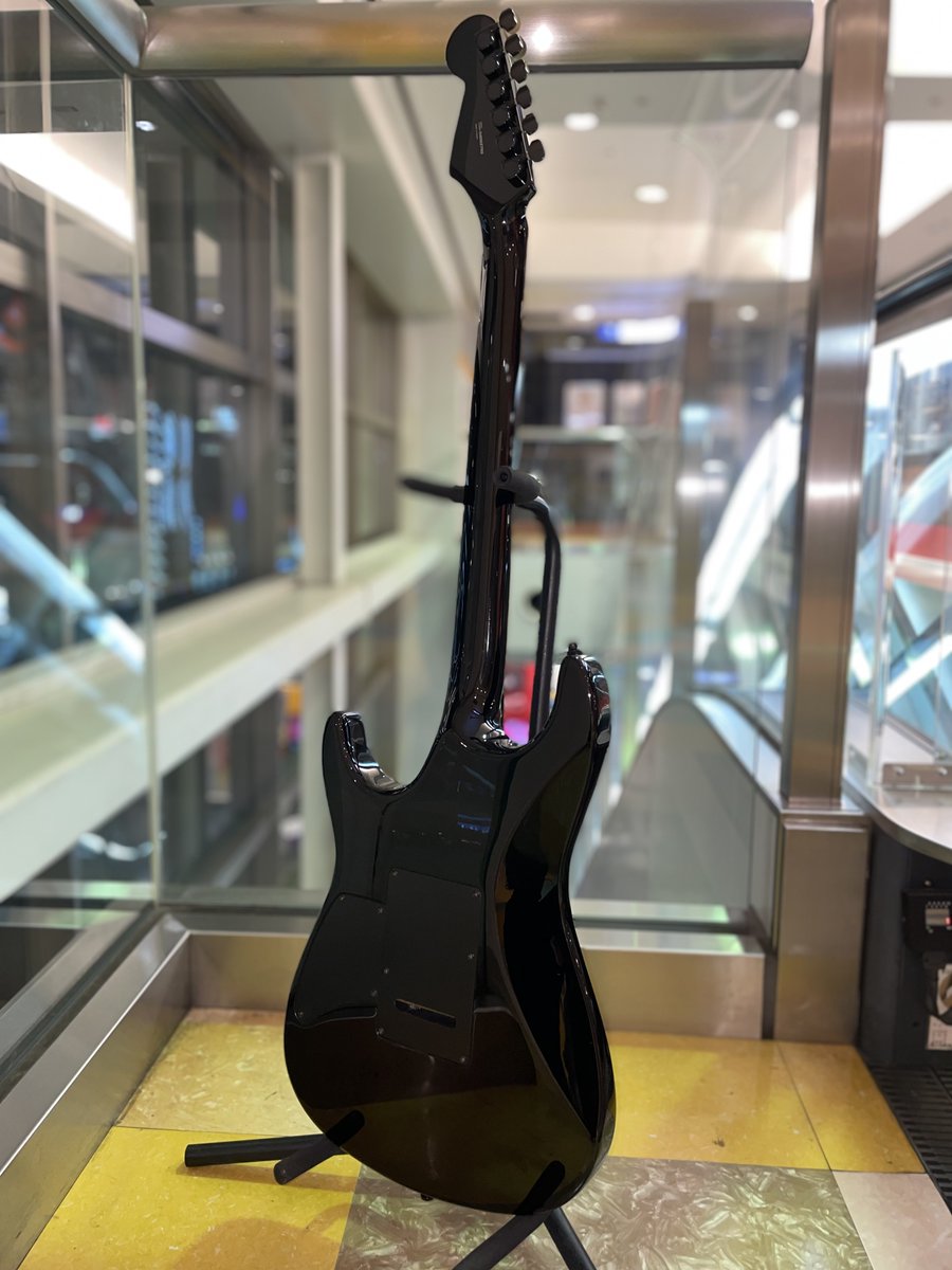 中古新入荷】Fender / Special Edition Showmaster Black Out HH