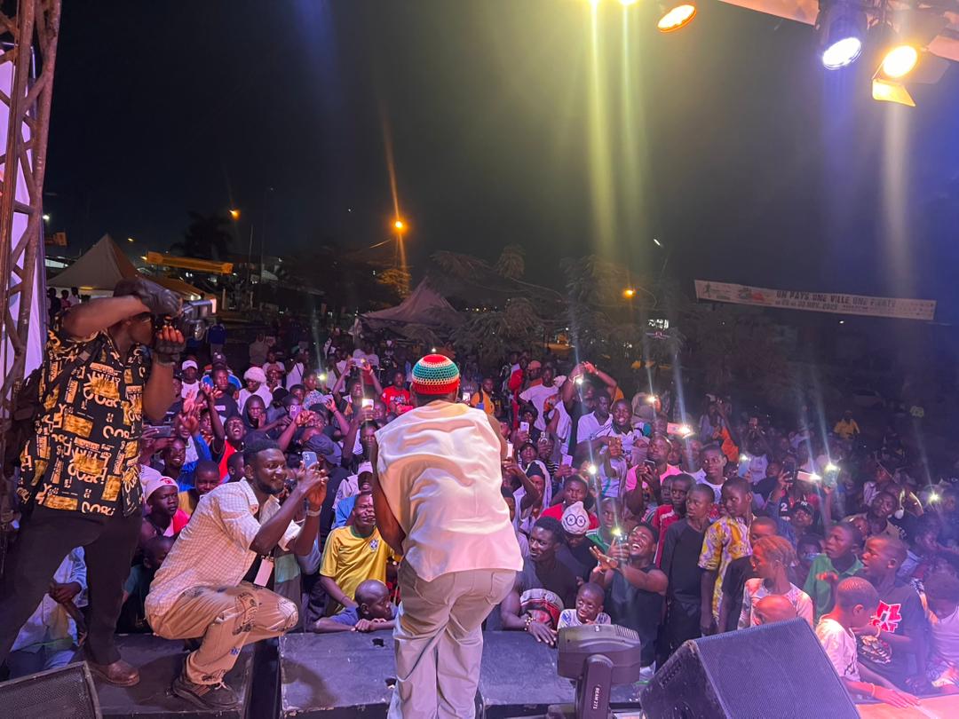 Welcome December 🗓️
Happy New Month My ARMY 🫡
Merci Bonabéri, thanks <a href="/domafest/">#Domaf #14</a> 🎵

#TheHighman #MusicArt #DOMAF2025