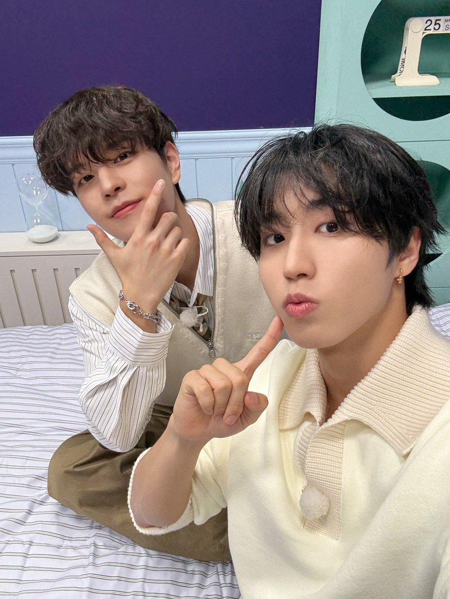 Stray_Kids's tweet image. [SKZ-BEHIND📸]

오늘의 투키즈룸 주인공은 🐿️한&amp;amp;승민🐶!
쥐멜레온과 댕틀란티스의 따뜻한 시간🎵

#StrayKids #스트레이키즈
#한 #HAN
#승민 #Seungmin
#2KidsRoom #투키즈룸
#YouMakeStrayKidsStay