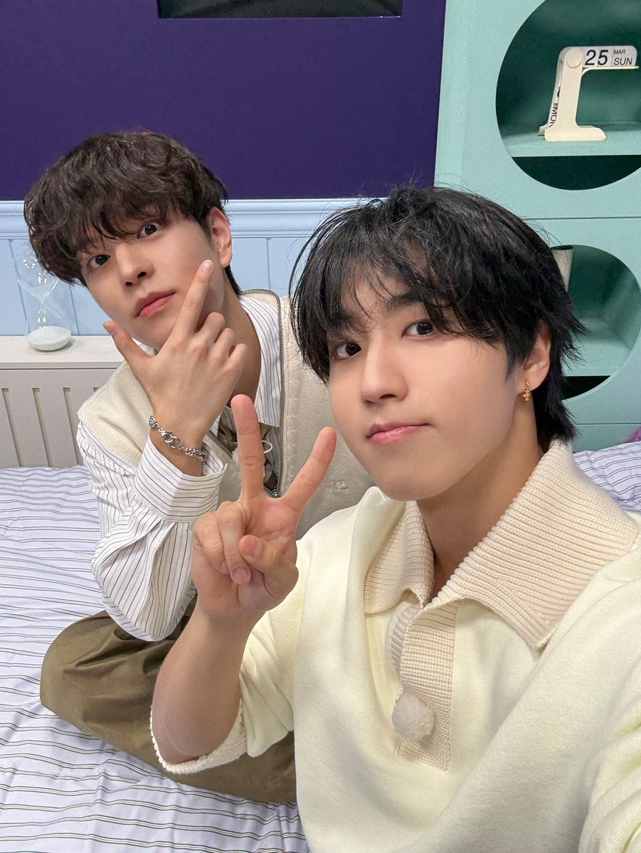 Stray_Kids's tweet image. [SKZ-BEHIND📸]

오늘의 투키즈룸 주인공은 🐿️한&amp;amp;승민🐶!
쥐멜레온과 댕틀란티스의 따뜻한 시간🎵

#StrayKids #스트레이키즈
#한 #HAN
#승민 #Seungmin
#2KidsRoom #투키즈룸
#YouMakeStrayKidsStay