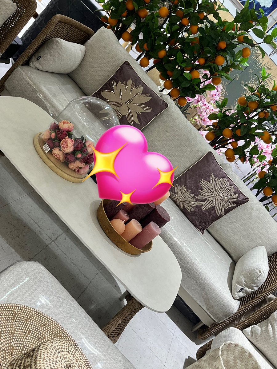 أن يعمل و يحس بالسعادة لأنه أتقن ما يعمله .. ولأن أحداً لن يسرق نتيجة جهده .. أن يحس بأن كرامته أمر مفروغ منه و أن حمايتها مسؤولية عامة لا تحتاج إلى نقاش.. أن يستطيع تعود نفسه، فلا يضحك إلا حين يطرب للنكتة وأن يغضب حين يكون هناك ما يستدعي الغضب.

-حيونة الانسان