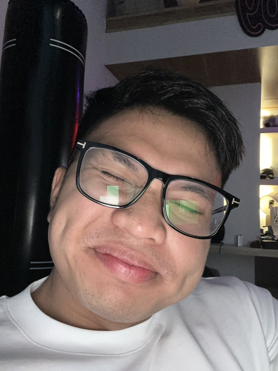 “gue mau bales, tapi gamau pake akun gue krn gue gamau org org tau gue siapa, gue huga takut di judge nih pendapat gue, nnt mreka bisa ngeliat gue gimana lagi, gue dm aja ah akun menfess tentang pendapat gue, kyknya lebih aman jiwa n mental gue”