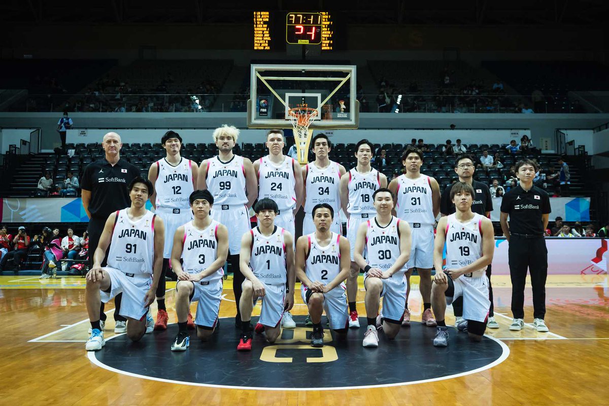 basket_count's tweet image. シュートが決まらず、試合開始から0-9のランを許してしまった日本。それでも西田選手の長距離砲で悪い流れを断つと、徐々にパフォーマンスが向上。17-22と点差を詰めて第2クォーターへ。
#FIBAWC  #StepItUp #AkatsukiJapan