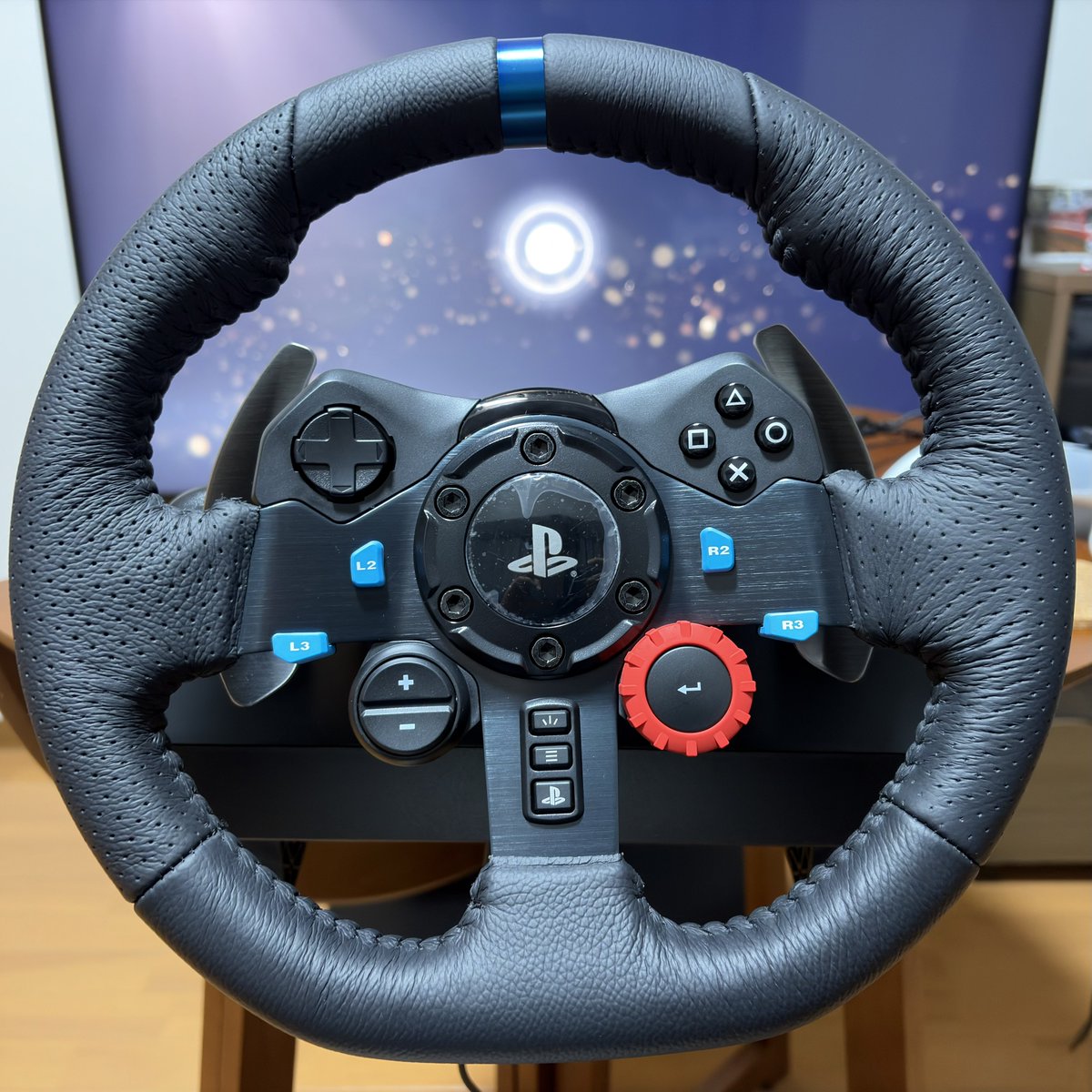 ZN6KAI's tweet image. ブラックフライデーで買って届きました。レーシングゲームはあまりやらないけど、上達するかな🤔まだソフトは購入してないけどね笑