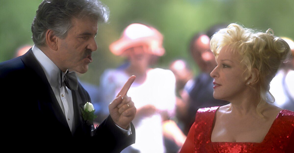 NevilleFChambe1's tweet image. Dennis Farina, Bette Midler “THAT OLD FEELING” (1997) dir. Carl Reiner

🎬 Universal Pictures