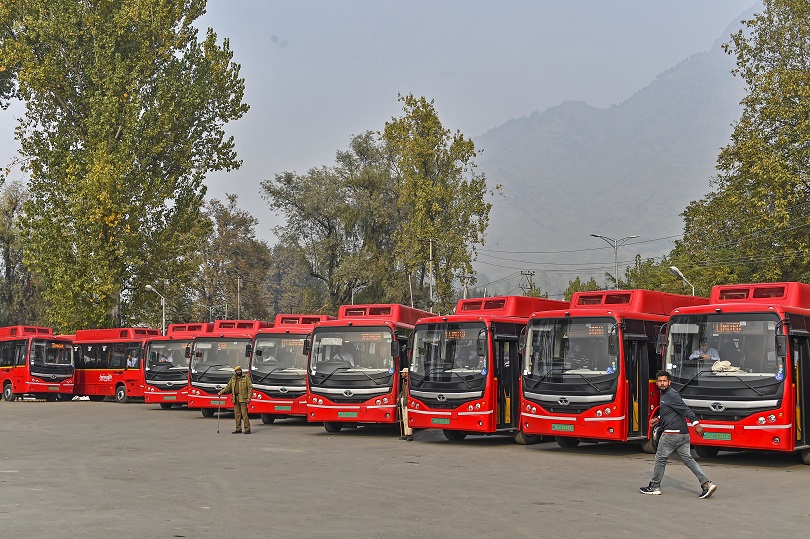 rtimuzaffar's tweet photo. Somebody texted me this message ?
"I am a college student studying in HMT, Srinagar. Every day I travel by Smart Bus from Chadoora to Jahangir Chowk, and I have to pay ₹25 for each trip. As a student, it is very difficult for me to afford this amount daily because my father is a labourer.
I swear upon Allah, the total travel cost from my home to my college is around ₹130 every day, which is impossible for me to manage. I am not asking for free travel for students, but I kindly request that the Smart Bus fare be reduced to at least half for students"
Let us give students free ride instead of every women in Smart City Buses ? This is Injustice @OmarAbdullah 

@nasirsogami  @RuhullahMehdi @Office_ASRM