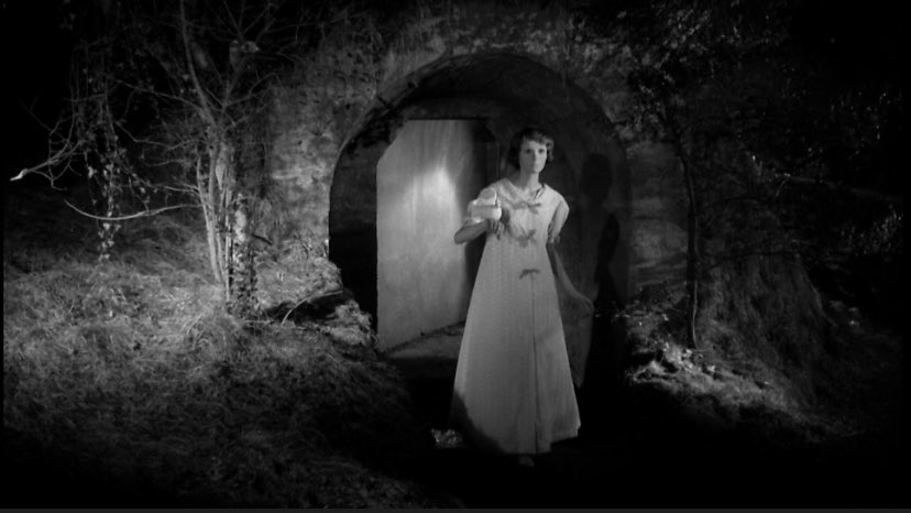 oldcomets's tweet image. &amp;lt;얼굴 없는 눈&amp;gt;(1960)의 엔딩 씬은 언제 봐도 아름답구나