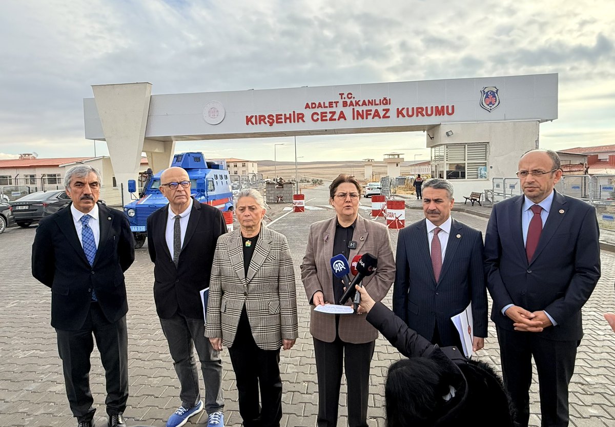 📍 Kırşehir Ceza ve İnfaz Kurumları Kampüsü

TBMM İnsan Haklarını İnceleme Komisyonu Başkanımız Sn. Derya Yanık ve Hükümlü Tutuklu Haklarını İnceleme komisyonu üyesi Milletvekili arkadaşlarımızla birlikte Cezaevi Kampüsü önünde basın açıklamamızı gerçekleştiriyoruz.

İnsan