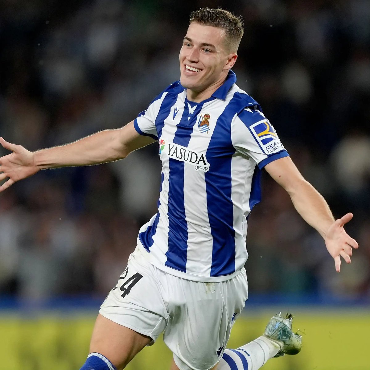 Ekremkonur's tweet photo. 🚨🆕 #RealSociedad 🇭🇷 
VfB Stuttgart are targeting Real Sociedad’s midfielder Luka Sučić.

👀PSV Eindhoven see him as a replacement for Joey Veerman, while Juventus are also keen. https://t.co/83YaPFbDJJ