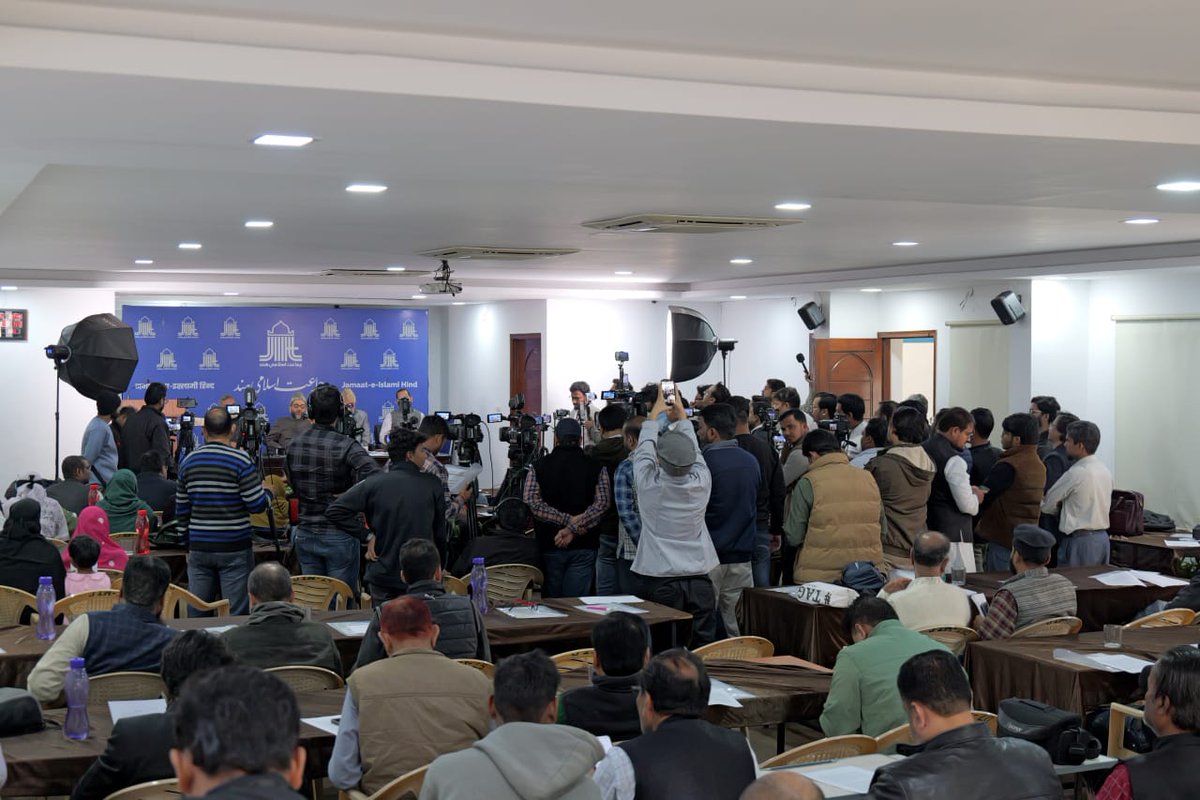 JIHMarkaz's tweet photo. 𝐉𝐈𝐇 𝐏𝐫𝐞𝐬𝐢𝐝𝐞𝐧𝐭 𝐃𝐞𝐧𝐨𝐮𝐧𝐜𝐞𝐬 𝐄𝐱𝐭𝐫𝐞𝐦𝐢𝐬𝐦; 𝐅𝐥𝐚𝐠𝐬 𝐒𝐞𝐜𝐮𝐫𝐢𝐭𝐲 𝐅𝐚𝐢𝐥𝐮𝐫𝐞 𝐚𝐧𝐝 𝐂𝐨𝐦𝐦𝐮𝐧𝐢𝐭𝐲 𝐒𝐭𝐞𝐫𝐞𝐨𝐭𝐲𝐩𝐢𝐧𝐠 𝐨𝐯𝐞𝐫 𝐑𝐞𝐝 𝐅𝐨𝐫𝐭 𝐁𝐥𝐚𝐬𝐭
𝐕𝐨𝐢𝐜𝐞𝐬 𝐂𝐨𝐧𝐜𝐞𝐫𝐧 𝐨𝐯𝐞𝐫 𝐀𝐢𝐫 𝐏𝐨𝐥𝐥𝐮𝐭𝐢𝐨𝐧 𝐂𝐫𝐢𝐬𝐢𝐬, 𝐚𝐧𝐝 𝐒𝐞𝐫𝐢𝐨𝐮𝐬 𝐈𝐬𝐬𝐮𝐞𝐬 𝐢𝐧 𝐒𝐈𝐑 𝐏𝐡𝐚𝐬𝐞 𝐈𝐈; 𝐃𝐞𝐦𝐚𝐧𝐝𝐬 𝐟𝐨𝐫 𝐄𝐱𝐭𝐞𝐧𝐬𝐢𝐨𝐧 𝐢𝐧 𝐖𝐚𝐪𝐟 𝐑𝐞𝐠𝐢𝐬𝐭𝐫𝐚𝐭𝐢𝐨𝐧

New Delhi: The President of Jamaat-e-Islami Hind (JIH), Syed Sadatullah Husaini, addressing the press meet at the JIH headquarters, reiterated JIH’s unequivocal condemnation of all forms of radicalisation and extremism and expressed deep concern over multiple national issues that demand immediate government attention.
On the Delhi blast, Syed Sadatullah Husaini said, “We condemn in the strongest terms the brutal attack that claimed innocent lives. JIH strongly denounces every form of radicalisation, extremism, and violence - whoever the perpetrator and whatever the claimed motive. Suicide attacks and mass violence violate every principle of human dignity, morality, and civilisation. Terrorism must be opposed by every citizen and institution. ” He expressed serious concern about security lapses highlighted by both the Red Fort explosion and the recent ammunition blast at Nowgam police station in Srinagar, which killed nine people and injured many - incidents that show persistent vulnerabilities in the security apparatus. He also expressed concern over media-driven stereotyping and vilification of entire communities, noting that such narratives deepen social divisions and play into terrorists’ strategies.
Regarding the air pollution crisis, Syed Sadatullah Husaini called for a nationwide, science-based, year-round clean-air strategy rather than episodic measures. He urged coordinated central-state action, stricter enforcement of industrial and vehicular norms, farmer-friendly solutions to crop residue burning, and expansion of clean public mobility to protect public health and livelihoods.
On Waqf registration, the President outlined JIH’s practical response: the establishment of a central Waqf Help Desk and state Waqf Cells backed by nearly 150 trained volunteers, workshops, helplines and field assistance to help mutawallis complete uploads on the UMEED Portal. He urged the government to extend the registration deadline and urgently fix portal technical faults so no Waqf property is lost due to system failures. Sadatullah Hussaini reiterated JIH’s principled opposition to the Waqf Amendment Act as the act in place violets the fundamental rights of minorities and is against the constitutional morality.
On Special Intensive Revision (SIR), Husaini raised alarm over the human cost i.e. heavy workload on BLOs, reports of deaths and severe stress, and procedural opacity. JIH demands that the Election Commission publicly clarify SIR’s scope (it is not a citizenship-verification drive), increase staffing, extend timelines, provide mental-health and medical support for field staff, and institute transparent grievance redressal with independent oversight.
JIH Vice President Prof. Salim Engineer and Malik Motasim Khan also addressed to the Media.